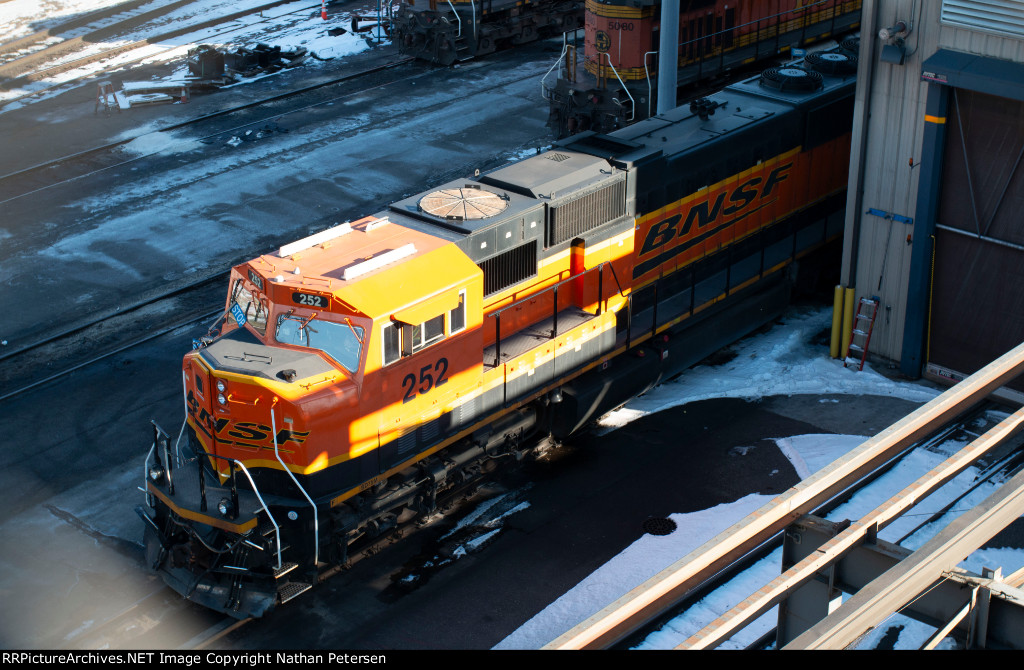 BNSF 252